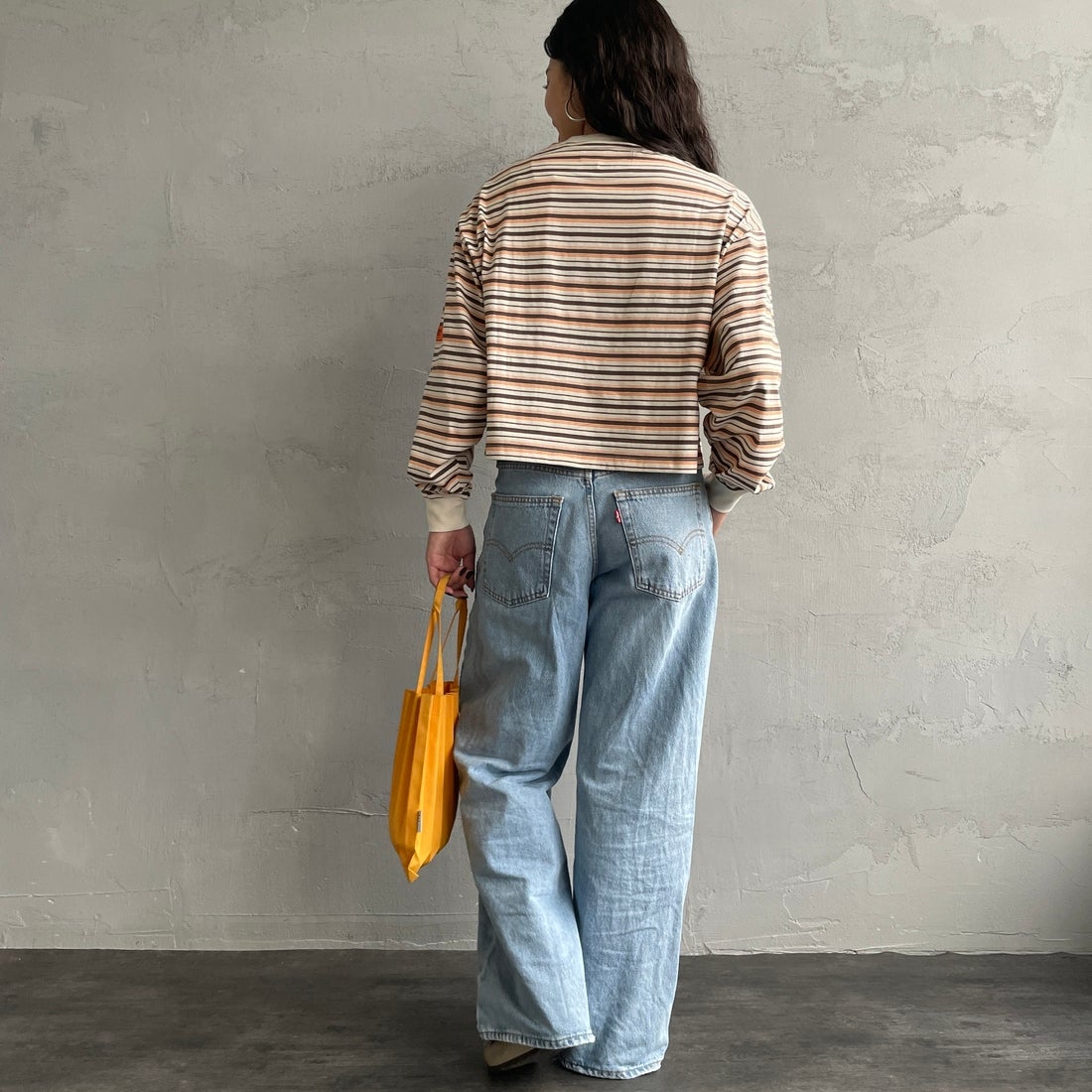 UNIVERSAL OVERALL [ユニバーサルオーバーオール] 別注 クロップド丈 ボーダーロングスリーブTシャツ [U2612215IN-JF] OFF/BRN &&モデル身長：162cm 着用サイズ：F&&