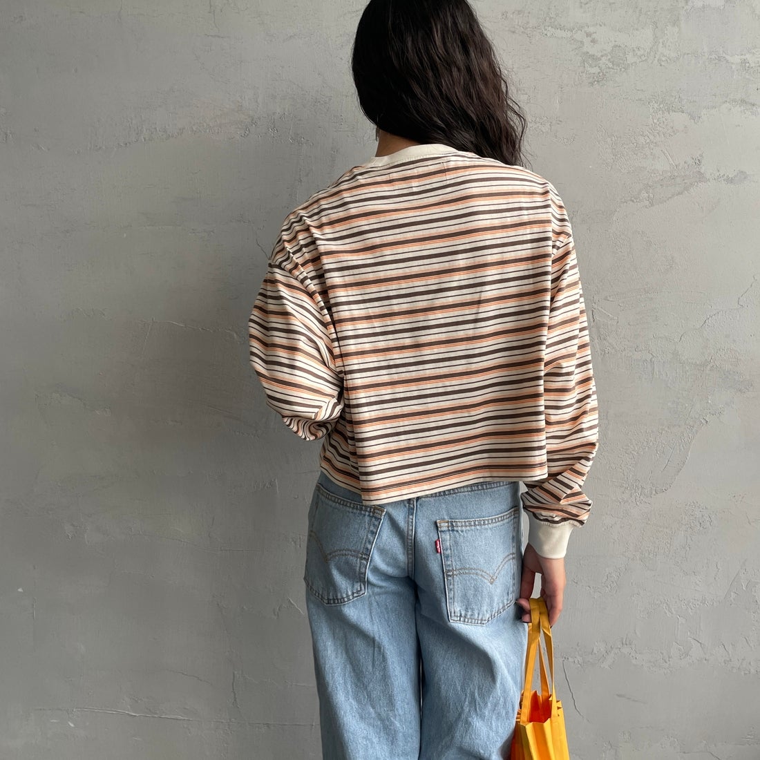 UNIVERSAL OVERALL [ユニバーサルオーバーオール] 別注 クロップド丈 ボーダーロングスリーブTシャツ [U2612215IN-JF] OFF/BRN &&モデル身長：162cm 着用サイズ：F&&