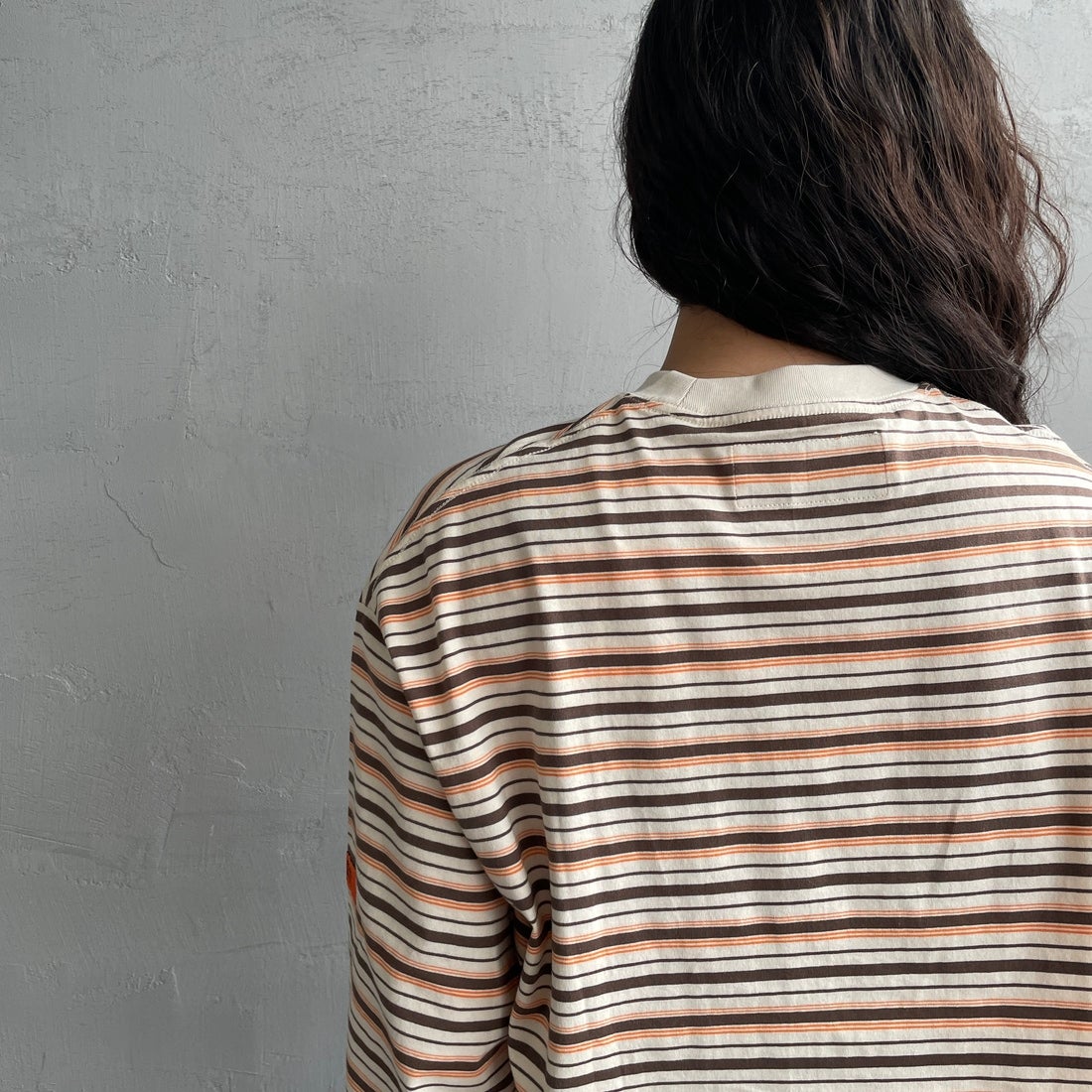 UNIVERSAL OVERALL [ユニバーサルオーバーオール] 別注 クロップド丈 ボーダーロングスリーブTシャツ [U2612215IN-JF] OFF/BRN &&モデル身長：162cm 着用サイズ：F&&
