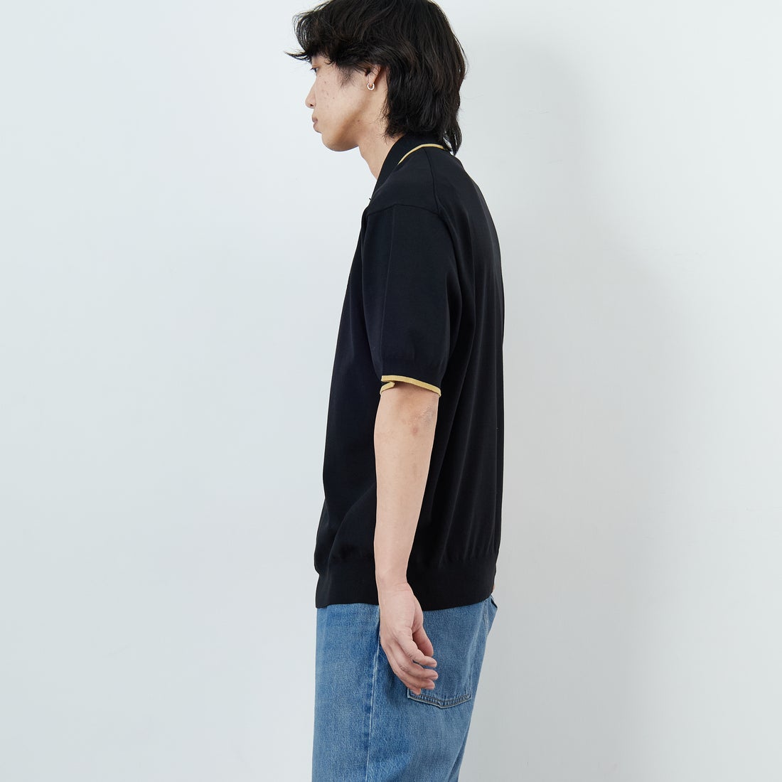 FRED PERRY [フレッドペリー] 別注 シングルティップライン サマーニットポロシャツ [FPM-26S-024JF] BLACK/CHAM &&モデル身長：179cm 着用サイズ：L&&