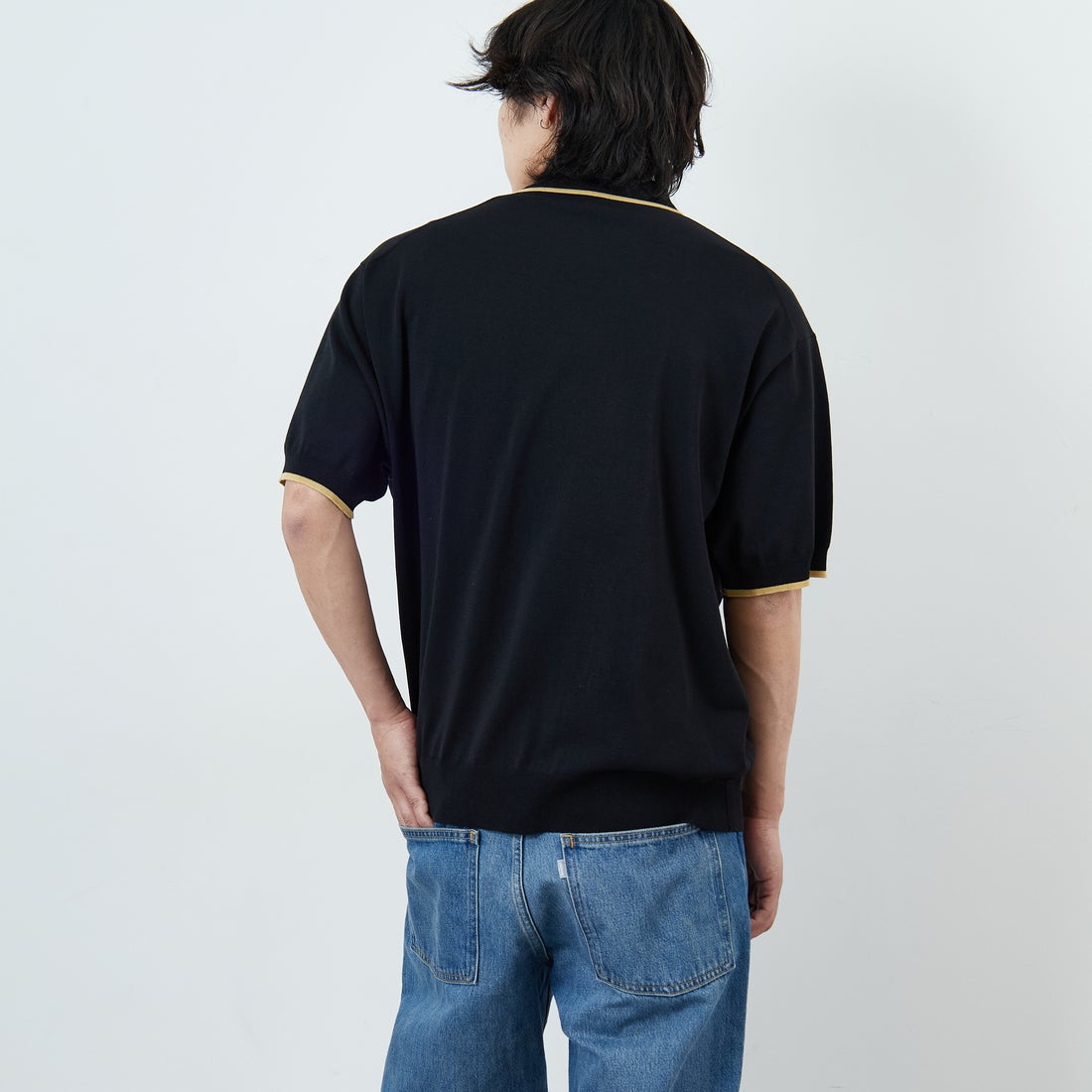 FRED PERRY [フレッドペリー] 別注 シングルティップライン サマーニットポロシャツ [FPM-26S-024JF] BLACK/CHAM &&モデル身長：179cm 着用サイズ：L&&