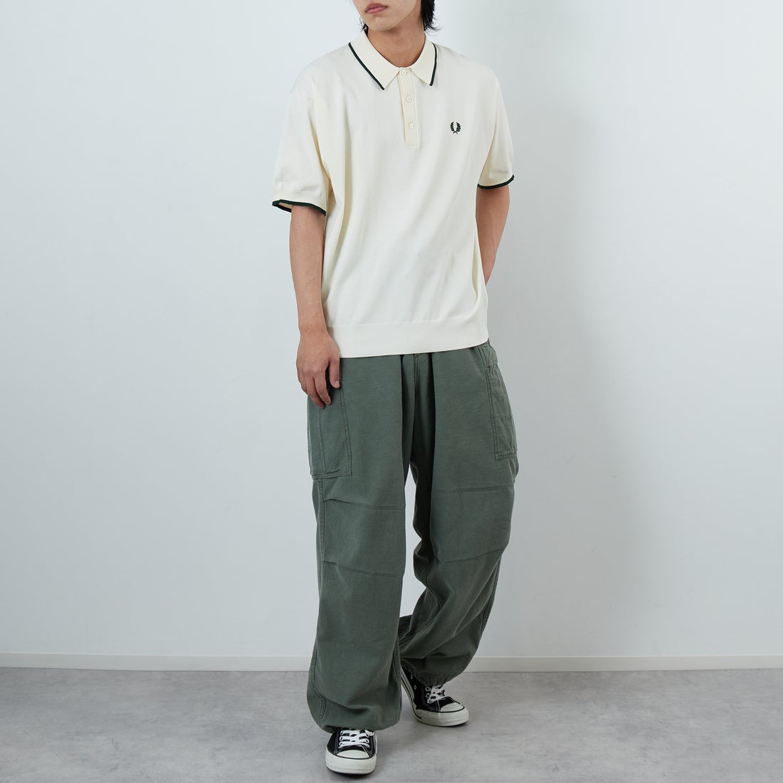 FRED PERRY [フレッドペリー] 別注 シングルティップライン サマーニットポロシャツ [FPM-26S-024JF] ECRU/GRASS &&モデル身長：179cm 着用サイズ：L&&