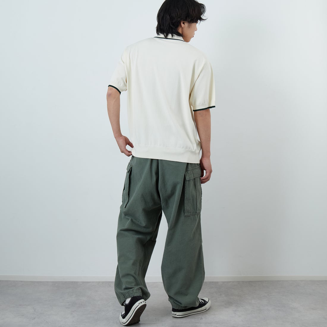 FRED PERRY [フレッドペリー] 別注 シングルティップライン サマーニットポロシャツ [FPM-26S-024JF] ECRU/GRASS &&モデル身長：179cm 着用サイズ：L&&