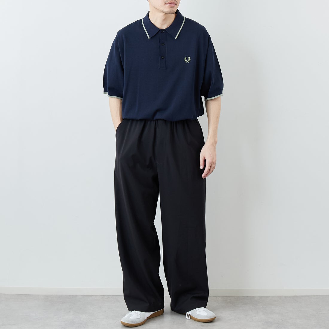 FRED PERRY [フレッドペリー] 別注 シングルティップライン サマーニットポロシャツ [FPM-26S-024JF] NAVY/SEAGR &&モデル身長：168cm 着用サイズ：L&&