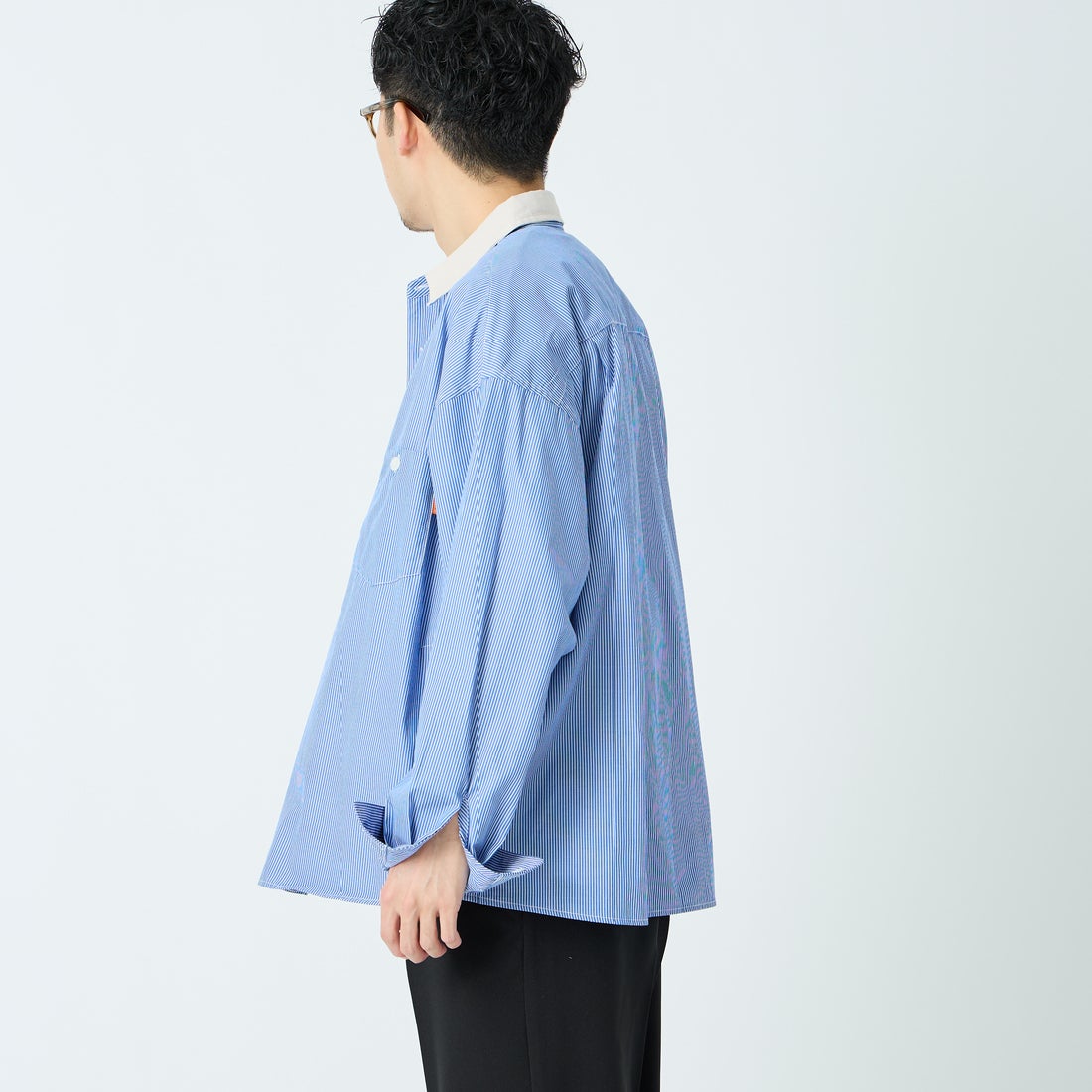 UNIVERSAL OVERALL [ユニバーサルオーバーオール] 別注 ビッグシルエット パジャマシャツ [U2611100IN-JF] BLUE ST2 &&モデル身長：168cm 着用サイズ：M&&