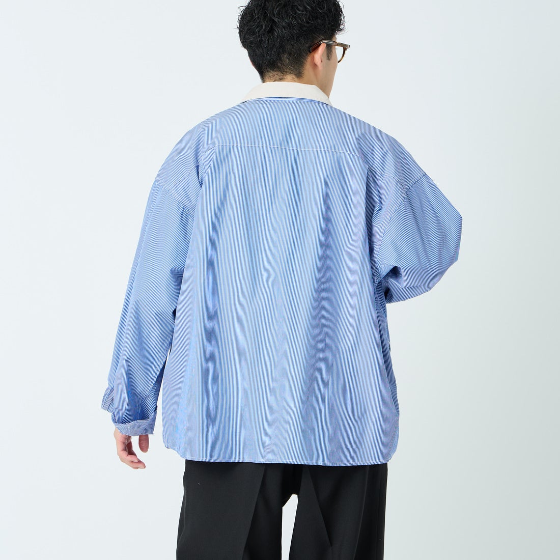 UNIVERSAL OVERALL [ユニバーサルオーバーオール] 別注 ビッグシルエット パジャマシャツ [U2611100IN-JF] BLUE ST2 &&モデル身長：168cm 着用サイズ：M&&