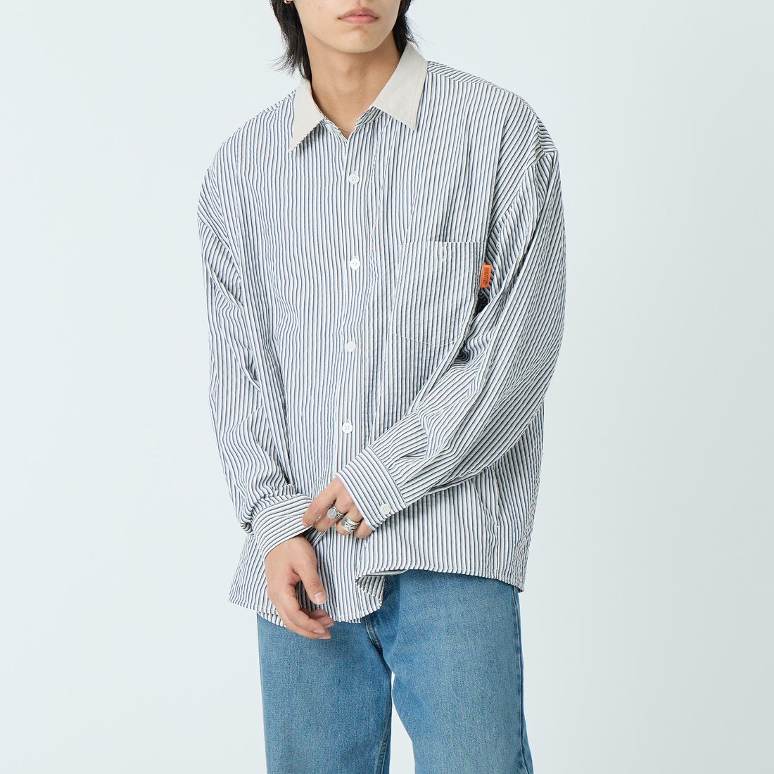 UNIVERSAL OVERALL [ユニバーサルオーバーオール] 別注 ビッグシルエット パジャマシャツ [U2611100IN-JF] BLK STRIPE &&モデル身長：179cm 着用サイズ：L&&