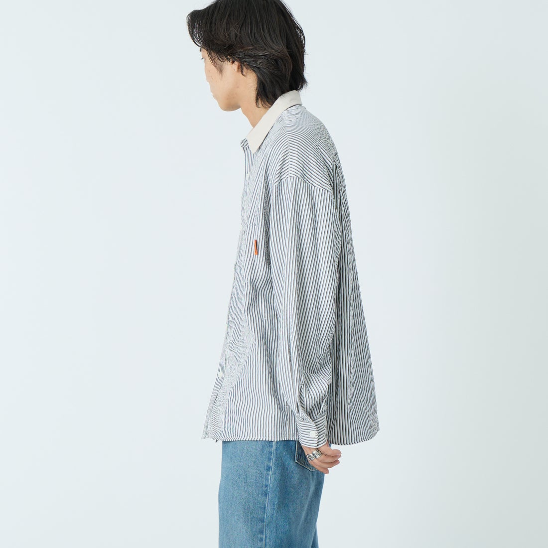 UNIVERSAL OVERALL [ユニバーサルオーバーオール] 別注 ビッグシルエット パジャマシャツ [U2611100IN-JF] BLK STRIPE &&モデル身長：179cm 着用サイズ：L&&