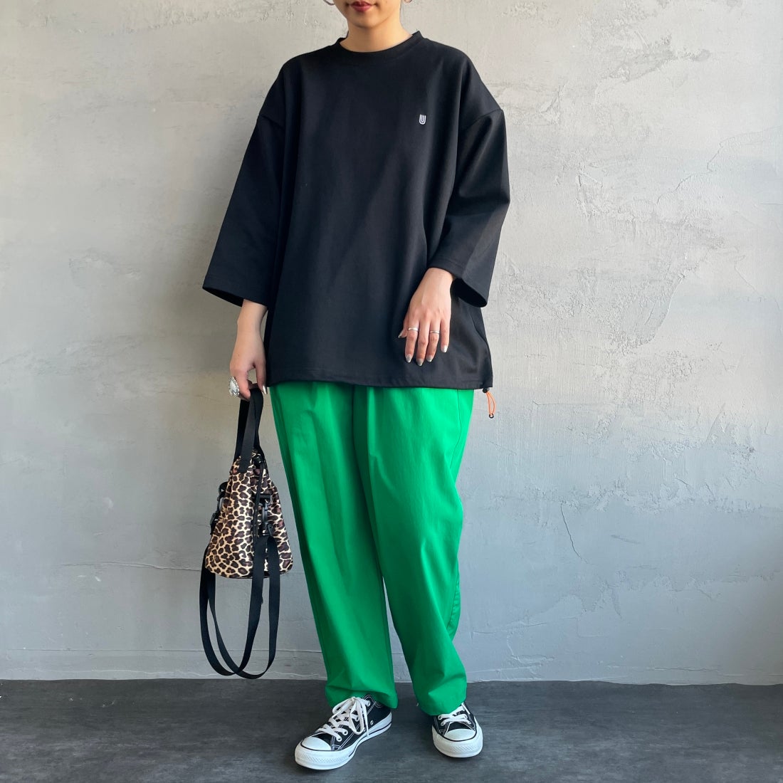 UNIVERSAL OVERALL [ユニバーサルオーバーオール] 別注 7分袖ドローコード付きポンチTシャツ [U2611280IN-JF] BLACK &&モデル身長：156cm 着用サイズ：S&&