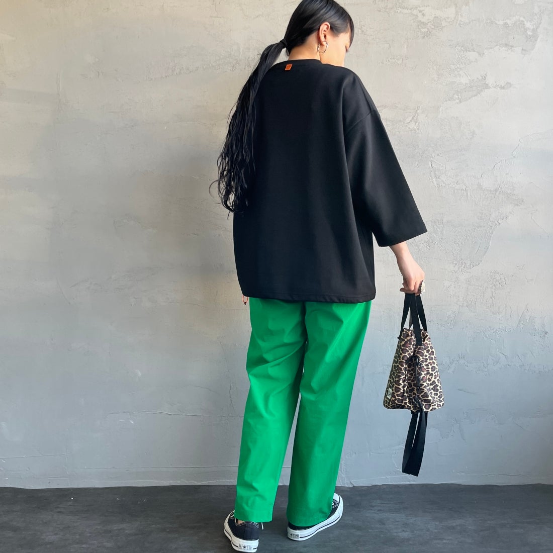 UNIVERSAL OVERALL [ユニバーサルオーバーオール] 別注 7分袖ドローコード付きポンチTシャツ [U2611280IN-JF] BLACK &&モデル身長：156cm 着用サイズ：S&&