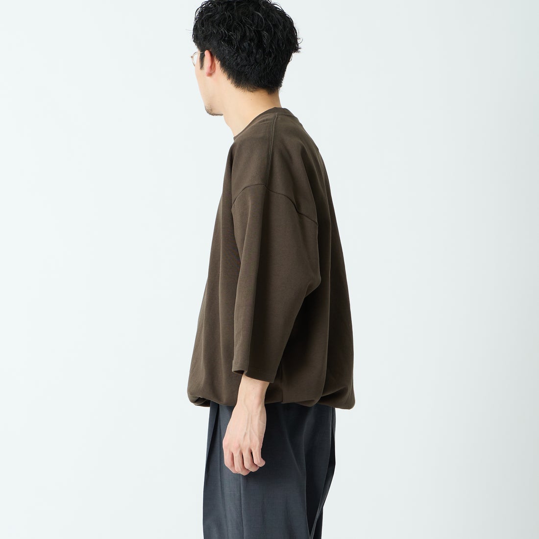 UNIVERSAL OVERALL [ユニバーサルオーバーオール] 別注 7分袖ドローコード付きポンチTシャツ [U2611280IN-JF] CHR BROWN &&モデル身長：168cm 着用サイズ：L&&