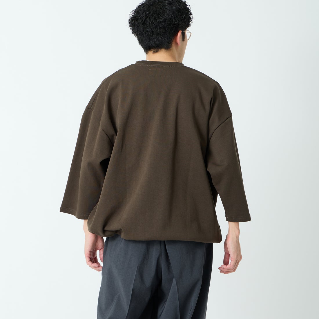 UNIVERSAL OVERALL [ユニバーサルオーバーオール] 別注 7分袖ドローコード付きポンチTシャツ [U2611280IN-JF] CHR BROWN &&モデル身長：168cm 着用サイズ：L&&