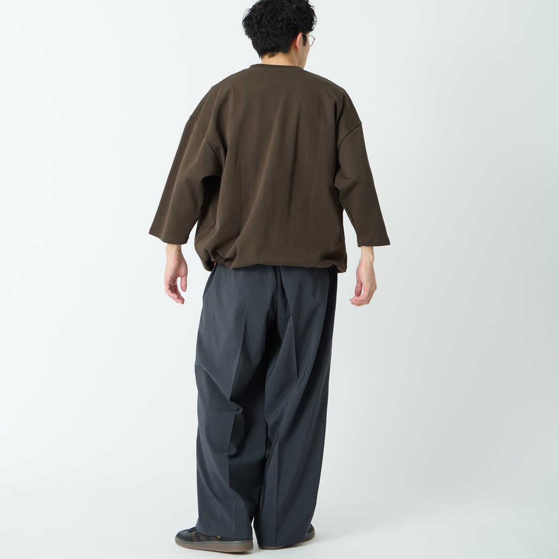 UNIVERSAL OVERALL [ユニバーサルオーバーオール] 別注 7分袖ドローコード付きポンチTシャツ [U2611280IN-JF] CHR BROWN &&モデル身長：168cm 着用サイズ：L&&