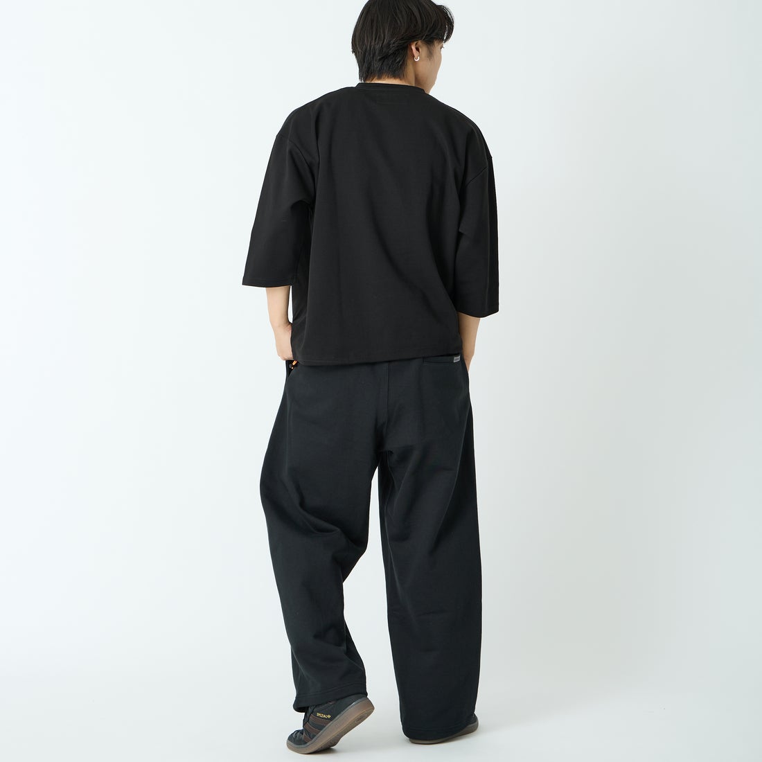 UNIVERSAL OVERALL [ユニバーサルオーバーオール] 別注 7分袖ドローコード付きポンチTシャツ [U2611280IN-JF] BLACK &&モデル身長：179cm 着用サイズ：L&&