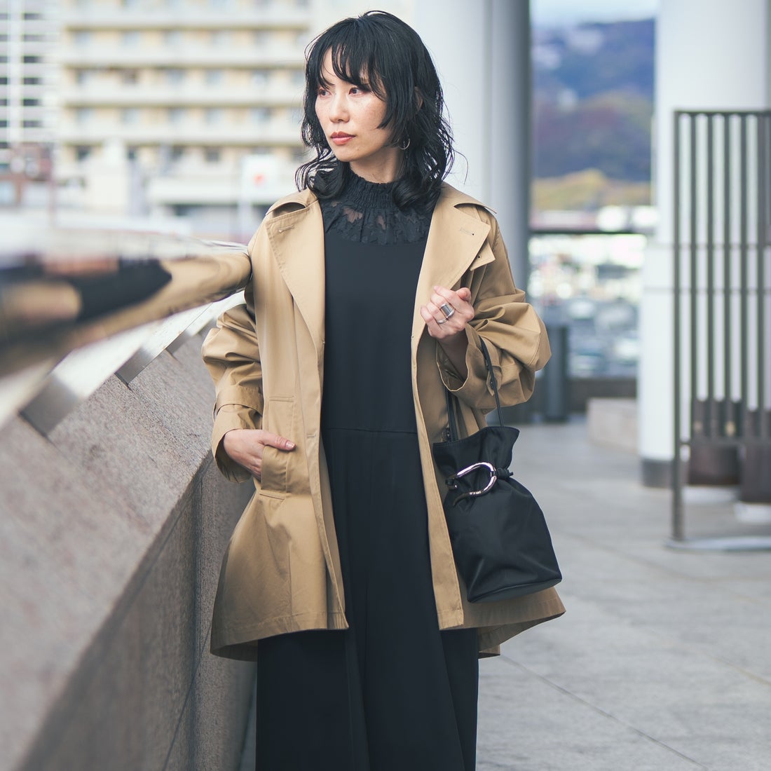 Jeans Factory Clothes [ジーンズファクトリークローズ] ミドル丈Aライントレンチコート [IN2-CT-6] 12 BEIGE &&モデル身長：158cm 着用サイズ：F&&