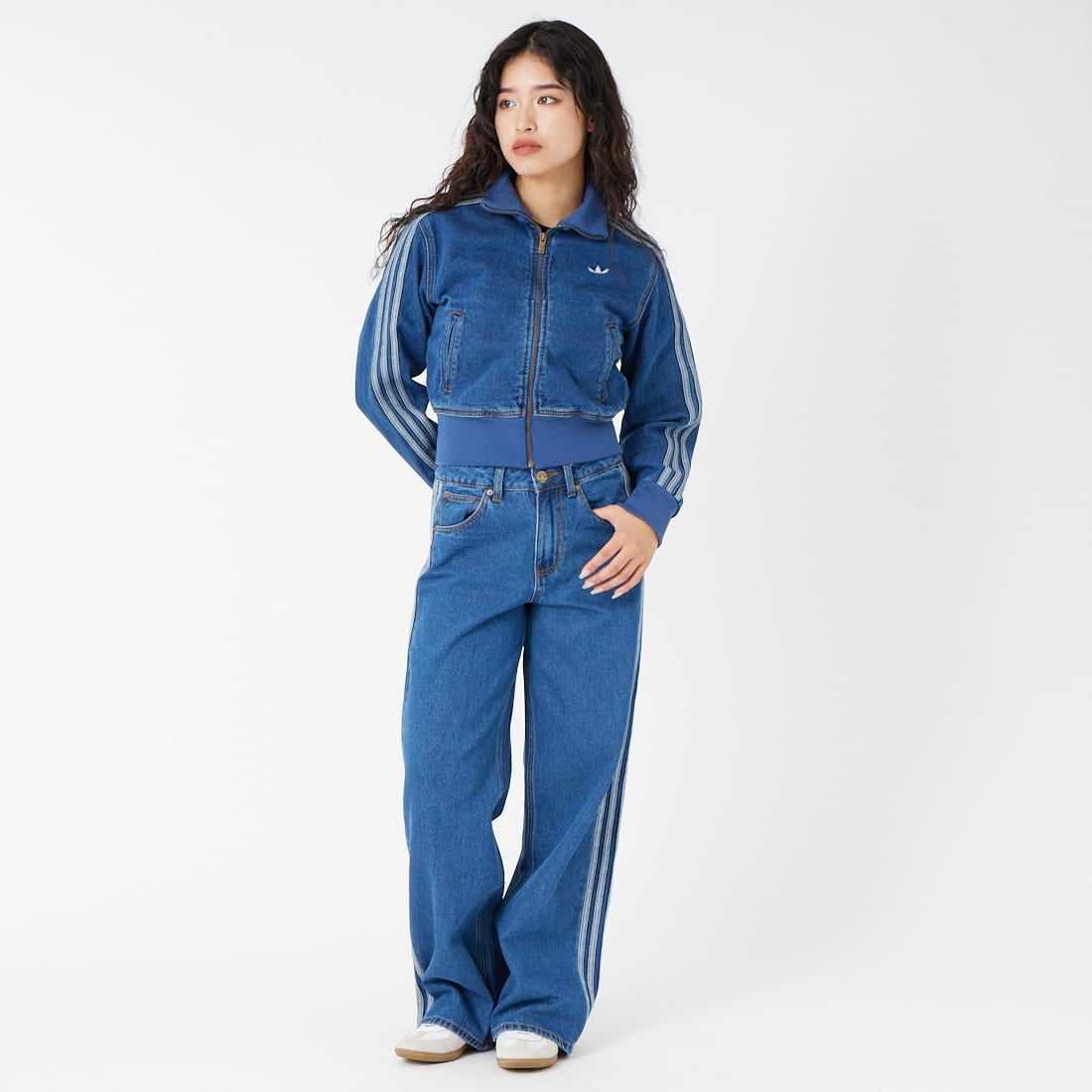 adidas Originals [アディダス オリジナルス] ファイヤーバード デニムトラックパンツ [BZ794] KD2935 &&モデル身長：162cm 着用サイズ：24-30&&