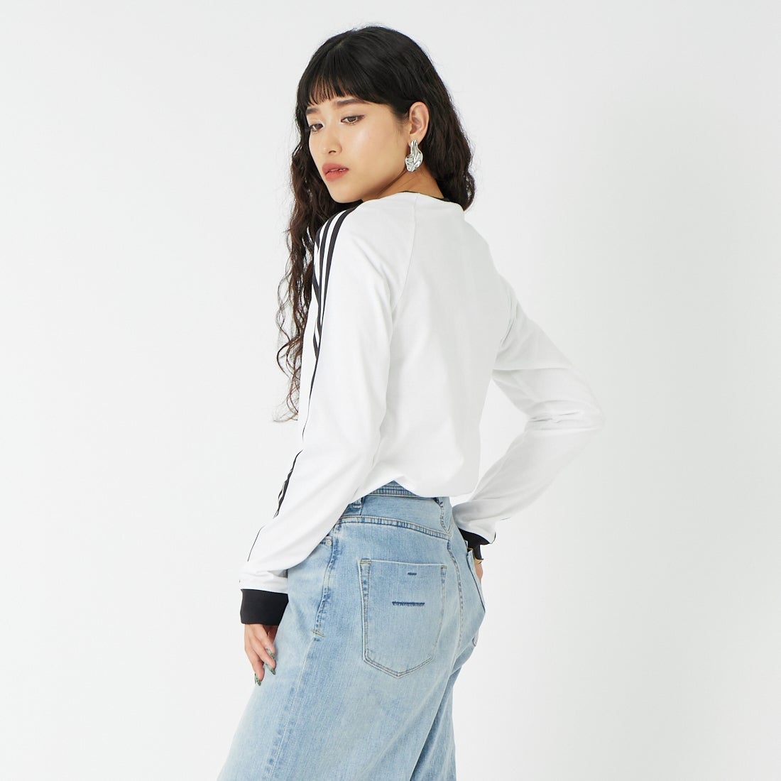 adidas Originals [アディダス オリジナルス] スリーストライプス ロングスリーブTシャツ [MCE70] KE3545 &&モデル身長：162cm 着用サイズ：S&&