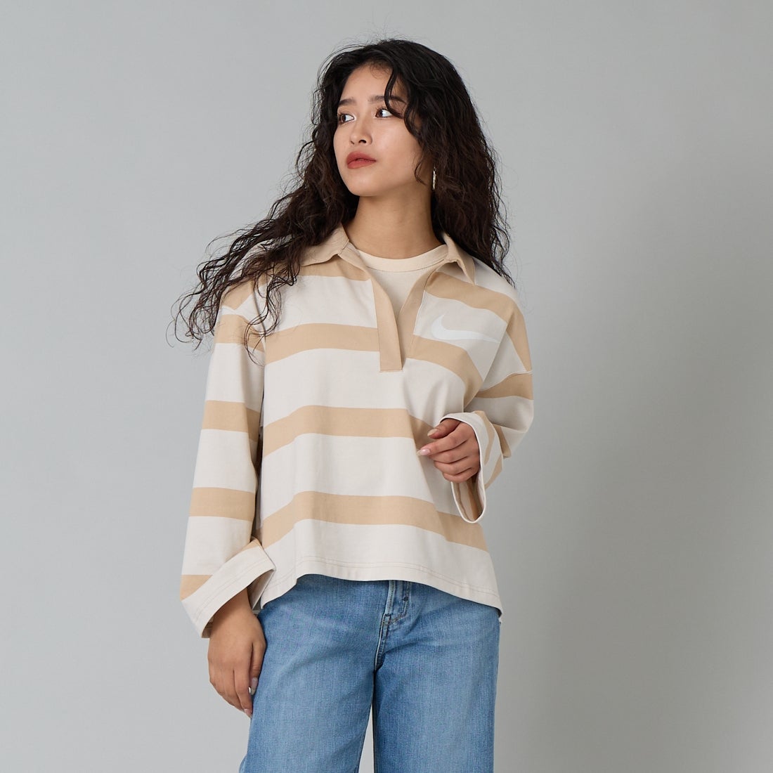 NIKE [ナイキ] ウィメンズ オーバーサイズドトップス [IQ0441] 72 L.BONE &&モデル身長：162cm 着用サイズ：M&&