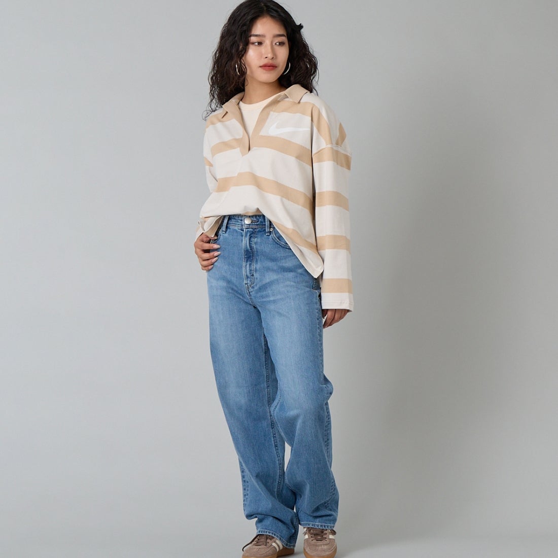 NIKE [ナイキ] ウィメンズ オーバーサイズドトップス [IQ0441] 72 L.BONE &&モデル身長：162cm 着用サイズ：M&&