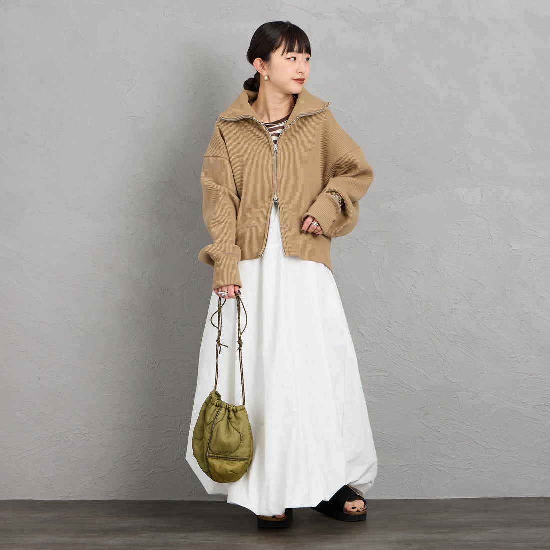 Americana [アメリカーナ] ヴィンテージリブ クロップドブルゾン [BRF-790A] ﾍﾞｰｼﾞｭ &&モデル身長：150cm 着用サイズ：ONE SIZE&&