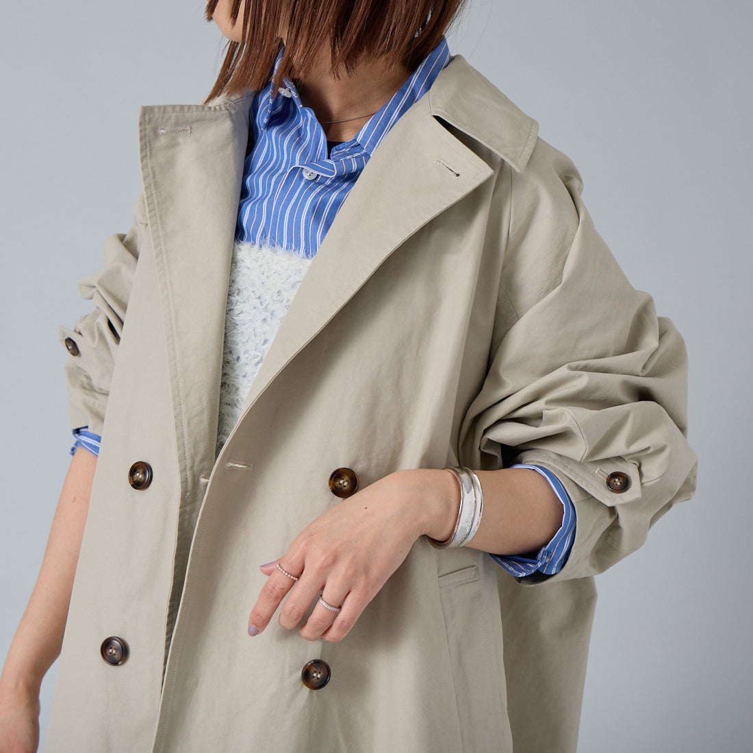 CLOCHE [クロシェ] ミドル丈トレンチコート [61284504] ﾍﾞｰｼﾞｭ &&モデル身長：159cm 着用サイズ：2&&