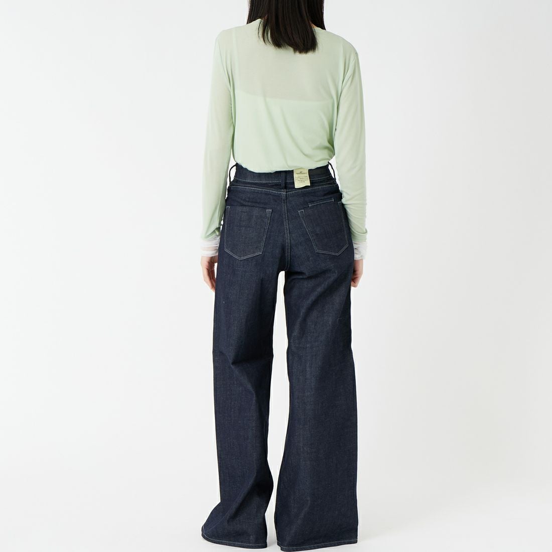 DIGNITE COLLIER [ディニテコリエ] 袖シャーリングプルオーバー [80267005] 061 ﾐﾝﾄｸﾞﾘ &&モデル身長：162cm 着用サイズ：F&&