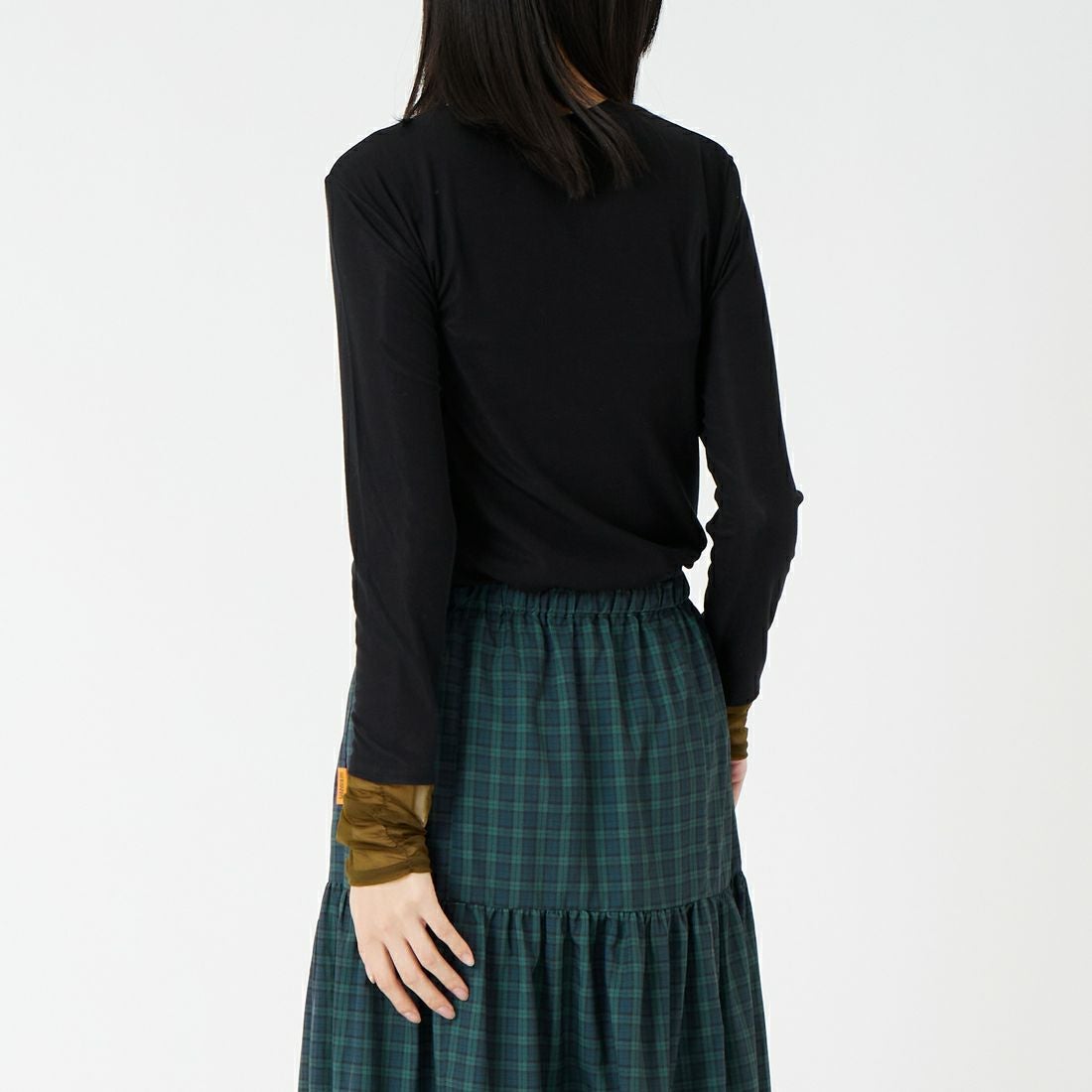 DIGNITE COLLIER [ディニテコリエ] 袖シャーリングプルオーバー [80267005] 004 ﾌﾞﾗｯｸ &&モデル身長：162cm 着用サイズ：F&&