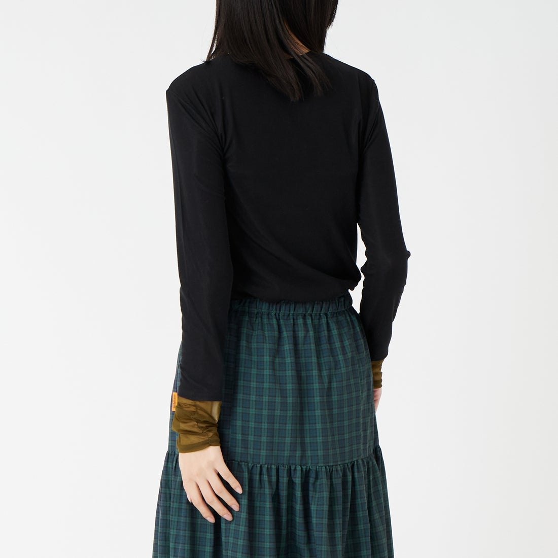 DIGNITE COLLIER [ディニテコリエ] 袖シャーリングプルオーバー [80267005] 004 ﾌﾞﾗｯｸ &&モデル身長：162cm 着用サイズ：F&&