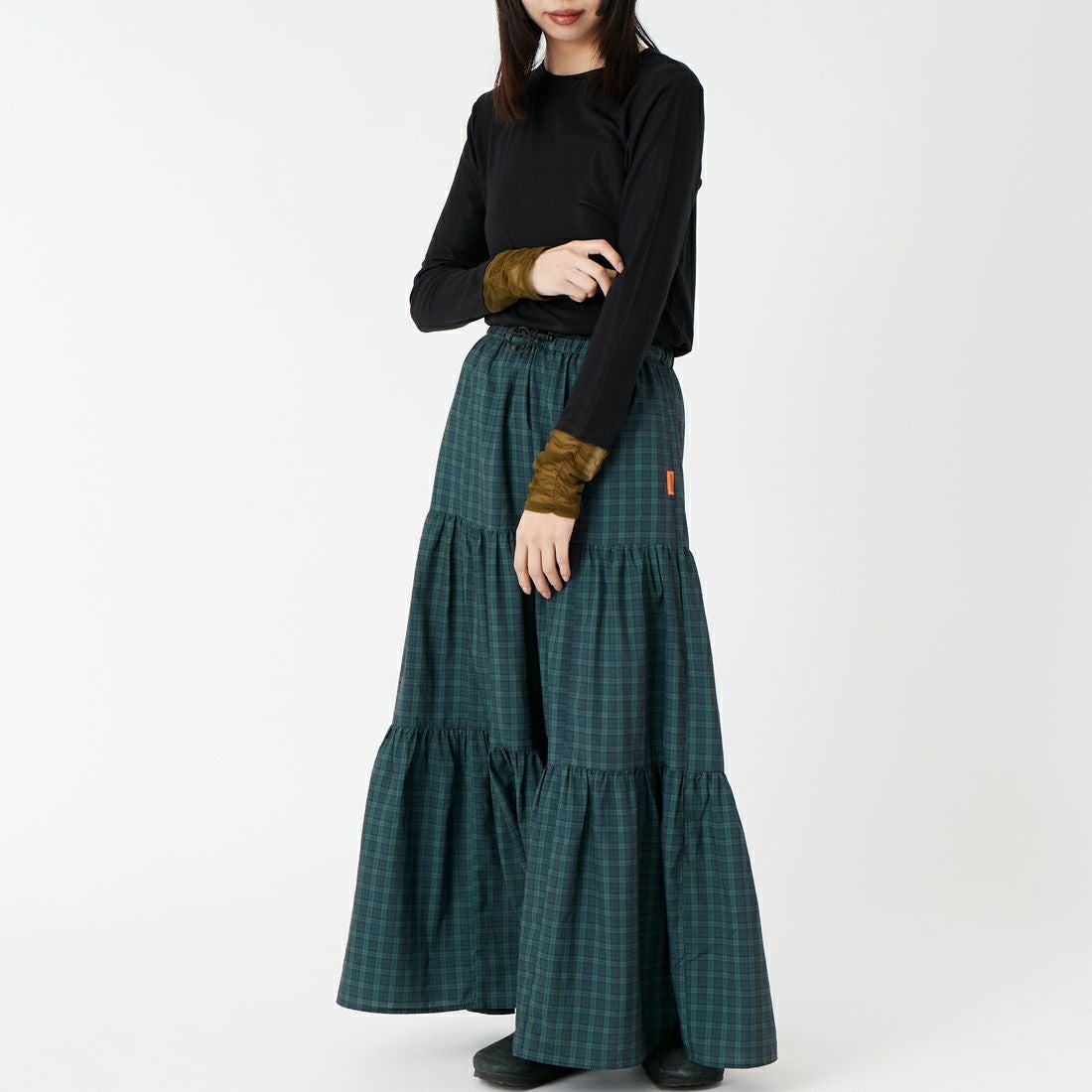 DIGNITE COLLIER [ディニテコリエ] 袖シャーリングプルオーバー [80267005] 004 ﾌﾞﾗｯｸ &&モデル身長：162cm 着用サイズ：F&&