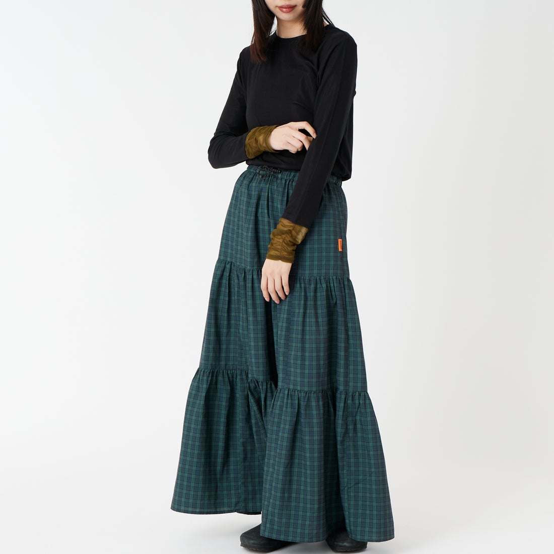 DIGNITE COLLIER [ディニテコリエ] 袖シャーリングプルオーバー [80267005] 004 ﾌﾞﾗｯｸ &&モデル身長：162cm 着用サイズ：F&&