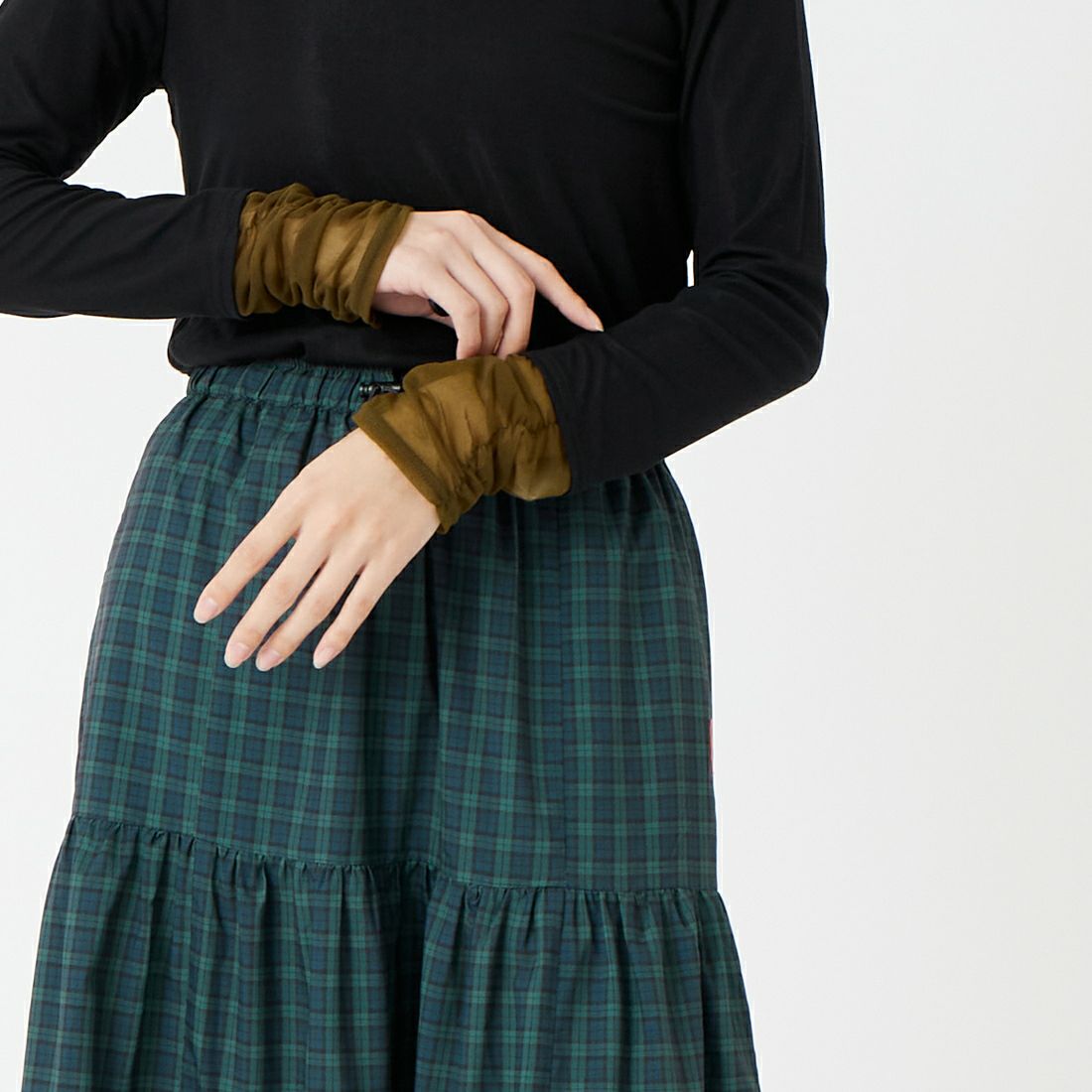 DIGNITE COLLIER [ディニテコリエ] 袖シャーリングプルオーバー [80267005] 004 ﾌﾞﾗｯｸ &&モデル身長：162cm 着用サイズ：F&&