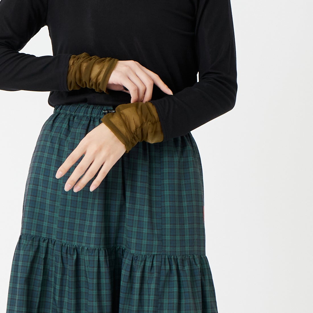 DIGNITE COLLIER [ディニテコリエ] 袖シャーリングプルオーバー [80267005] 004 ﾌﾞﾗｯｸ &&モデル身長：162cm 着用サイズ：F&&