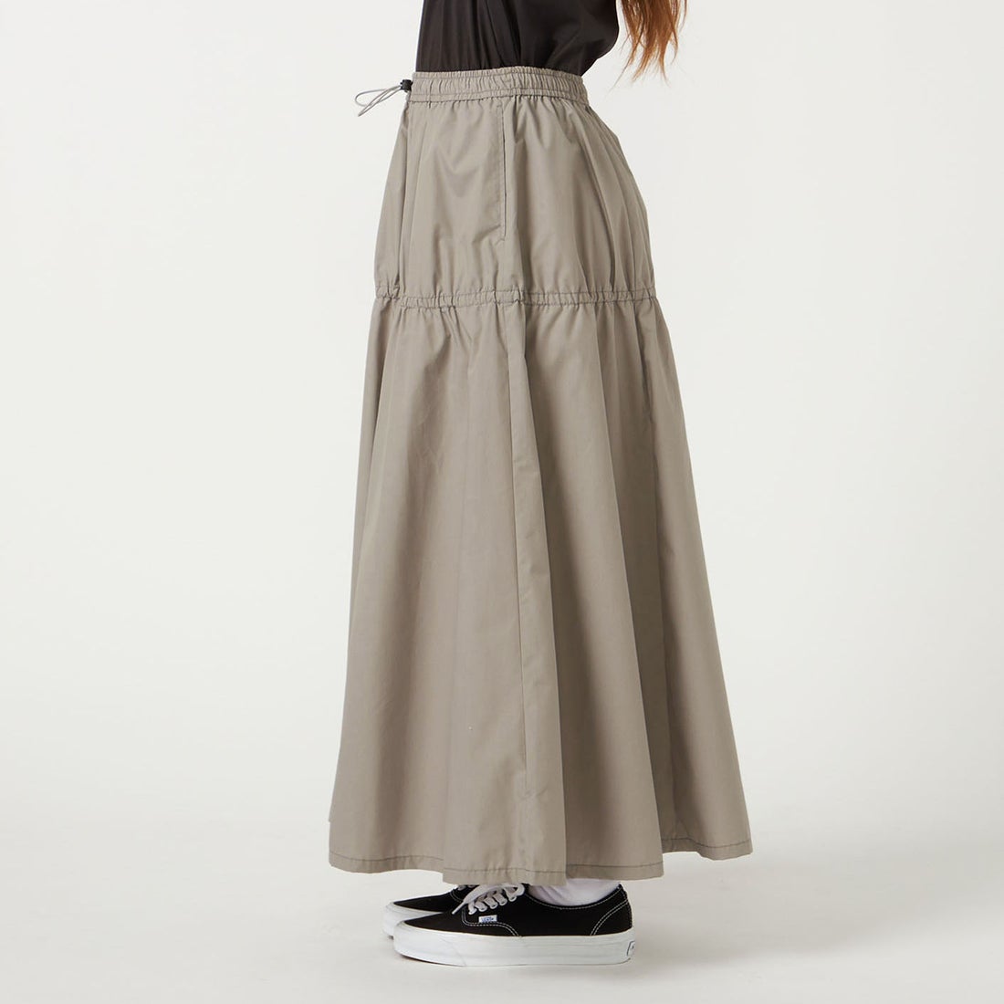 THE NORTH FACE PURPLE LABEL [ザ ノースフェイス パープルレーベル] フィールドティアードスカート [N26SE057] H GRAY &&モデル身長：165cm 着用サイズ：WS&&