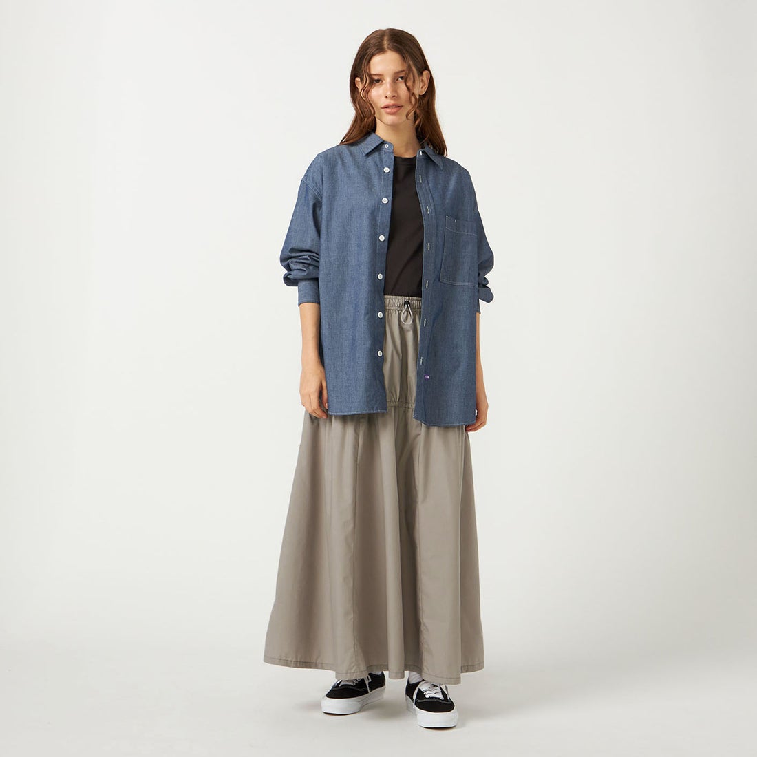 THE NORTH FACE PURPLE LABEL [ザ ノースフェイス パープルレーベル] フィールドティアードスカート [N26SE057] H GRAY &&モデル身長：165cm 着用サイズ：WS&&