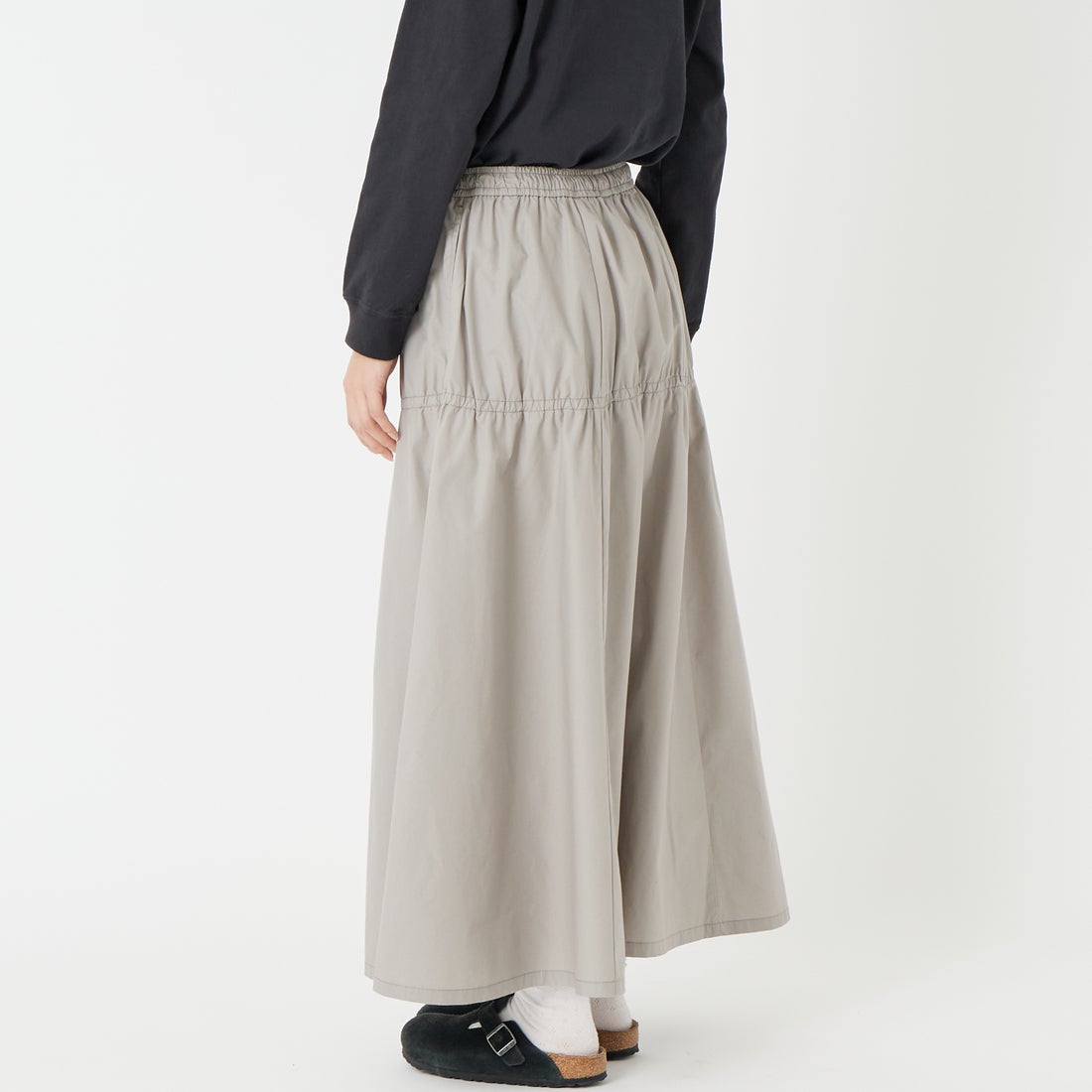 THE NORTH FACE PURPLE LABEL [ザ ノースフェイス パープルレーベル] フィールドティアードスカート [N26SE057] H GRAY &&モデル身長：162cm 着用サイズ：WS&&