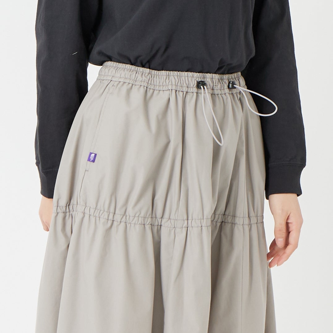 THE NORTH FACE PURPLE LABEL [ザ ノースフェイス パープルレーベル] フィールドティアードスカート [N26SE057] H GRAY &&モデル身長：162cm 着用サイズ：WS&&