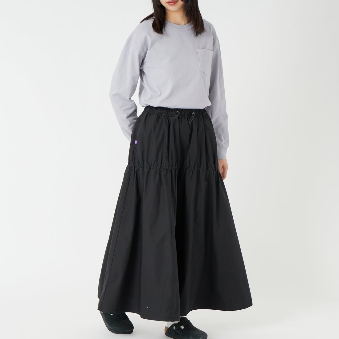 THE NORTH FACE PURPLE LABEL [ザ ノースフェイス パープルレーベル] フィールドティアードスカート [N26SE057] K BLACK &&モデル身長：162cm 着用サイズ：WS&&