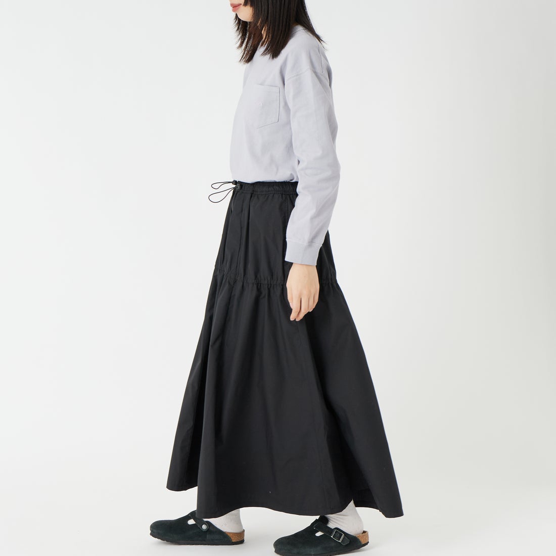 THE NORTH FACE PURPLE LABEL [ザ ノースフェイス パープルレーベル] フィールドティアードスカート [N26SE057] K BLACK &&モデル身長：162cm 着用サイズ：WS&&