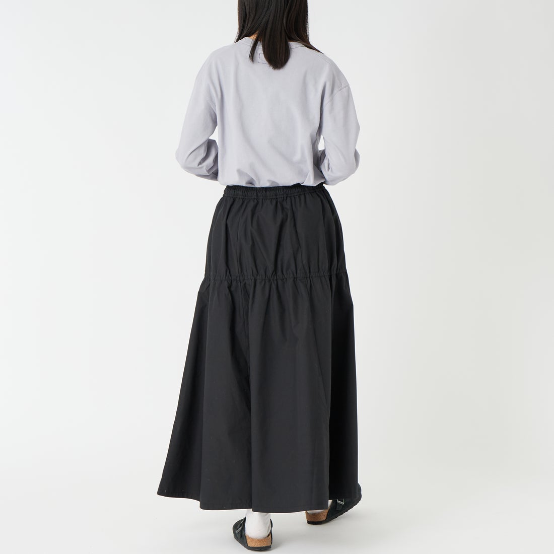 THE NORTH FACE PURPLE LABEL [ザ ノースフェイス パープルレーベル] フィールドティアードスカート [N26SE057] K BLACK &&モデル身長：162cm 着用サイズ：WS&&