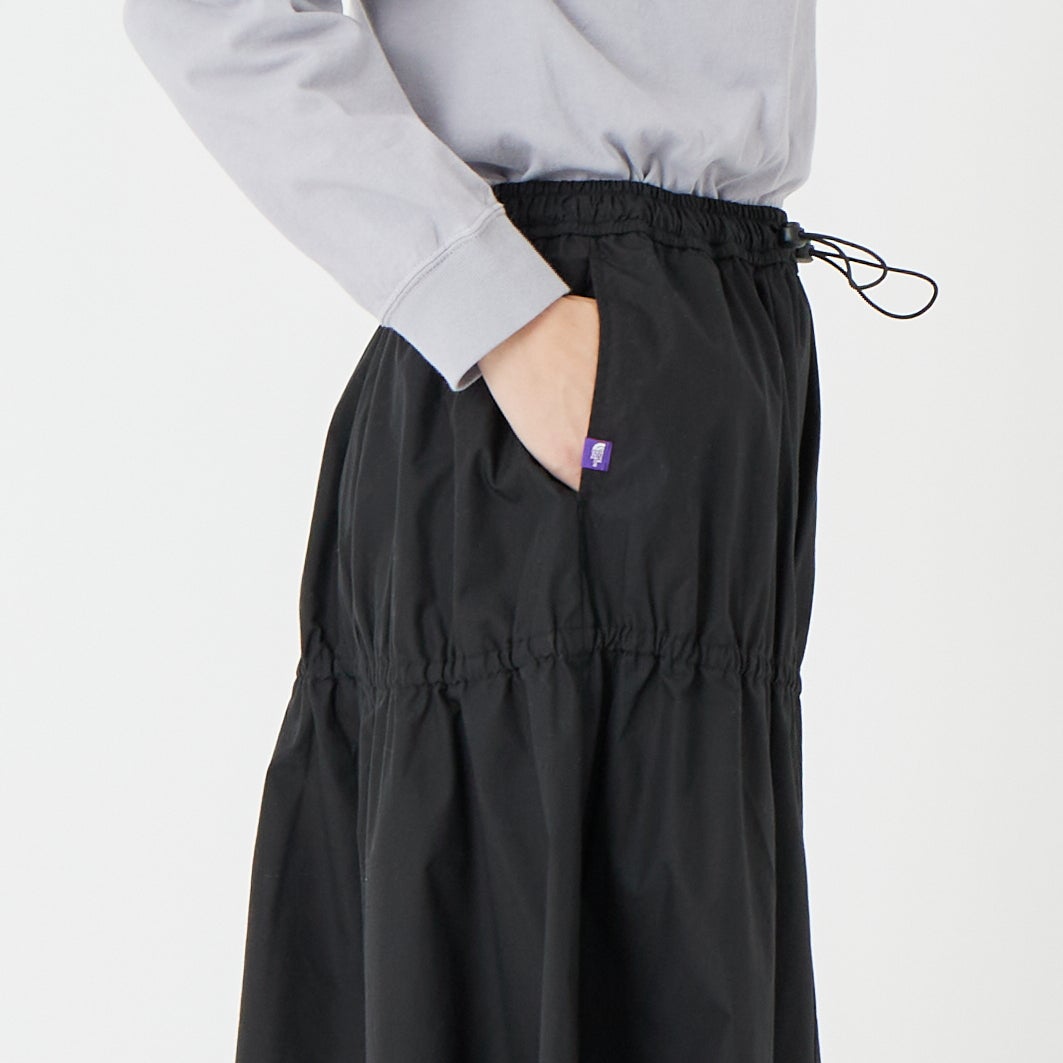 THE NORTH FACE PURPLE LABEL [ザ ノースフェイス パープルレーベル] フィールドティアードスカート [N26SE057] K BLACK &&モデル身長：162cm 着用サイズ：WS&&