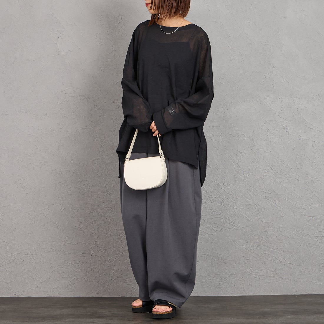 mizuiro ind [ミズイロインド] ワッシャーボイルワイドプルオーバー [1-210070] 99 BLACK &&モデル身長：159cm 着用サイズ：F&&