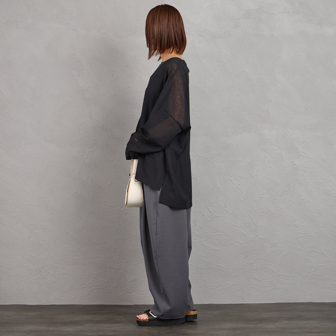 mizuiro ind [ミズイロインド] ワッシャーボイルワイドプルオーバー [1-210070] 99 BLACK &&モデル身長：159cm 着用サイズ：F&&