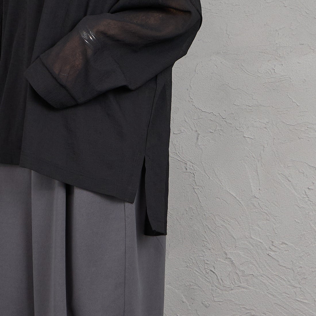 mizuiro ind [ミズイロインド] ワッシャーボイルワイドプルオーバー [1-210070] 99 BLACK &&モデル身長：159cm 着用サイズ：F&&