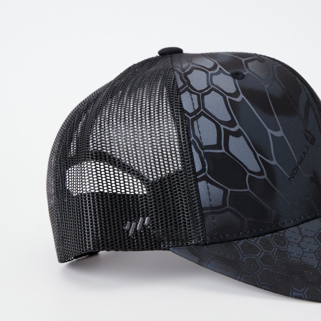 YP CLASSICS [ワイピークラシックス] Flexfit Kryptek レトロトラッカーキャップ [RETRO-TRUCKER-CAP] BLACK