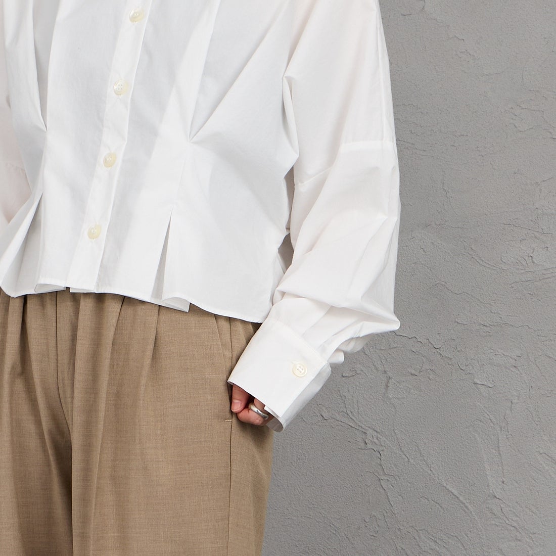 mizuiro ind [ミズイロインド] コクーンショートシャツ [1-230164] 11 OFF WHI &&モデル身長：158cm 着用サイズ：F&&