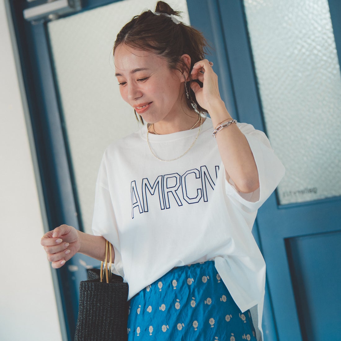 Americana × JEANS FACTORY [アメリカーナ × ジーンズファクトリー] 別注 AMRCN ショート丈フロッキープリントTシャツ [ASO-M-851-1-JF] ｵﾌﾎﾜｲﾄ &&モデル身長：153cm 着用サイズ：ONE SIZE&&