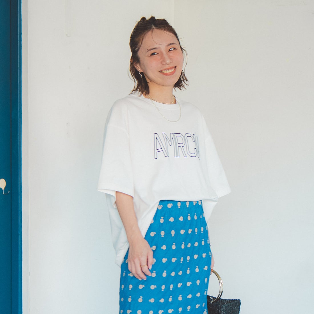 Americana × JEANS FACTORY [アメリカーナ × ジーンズファクトリー] 別注 AMRCN ショート丈フロッキープリントTシャツ [ASO-M-851-1-JF] ｵﾌﾎﾜｲﾄ &&モデル身長：153cm 着用サイズ：ONE SIZE&&