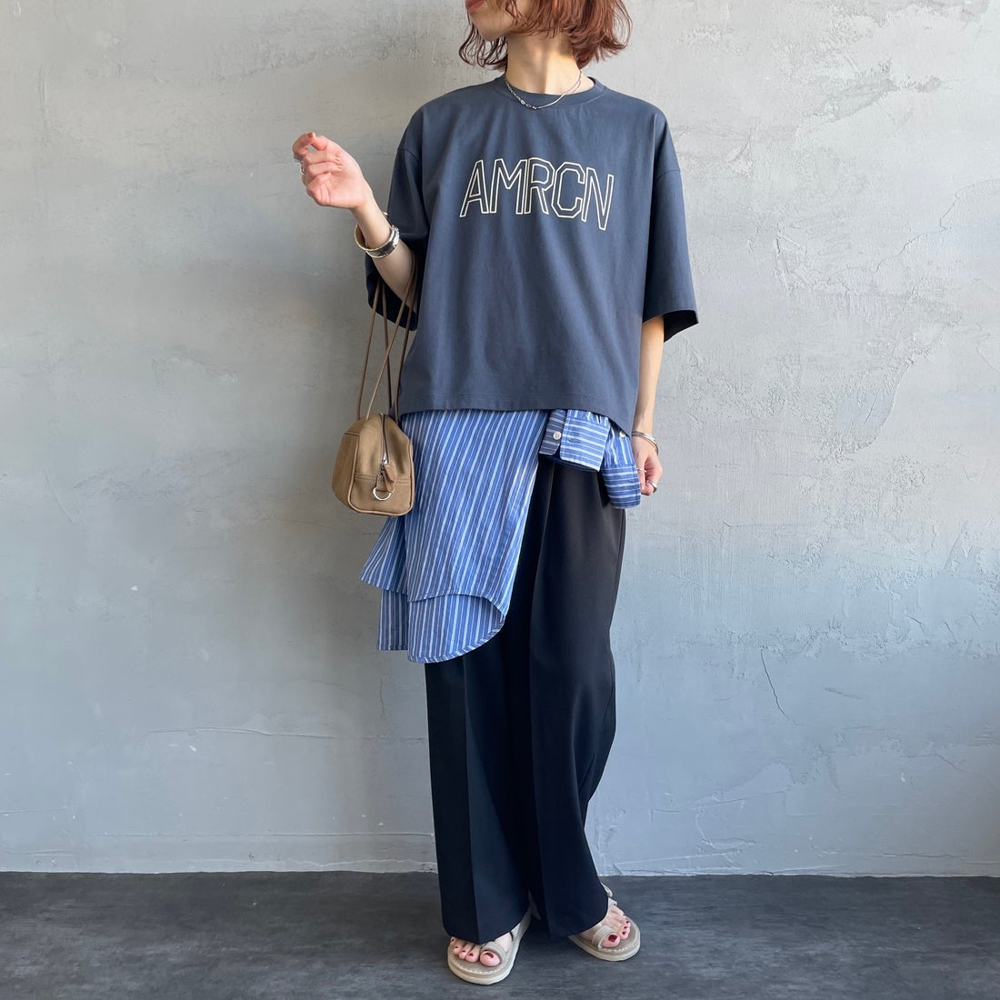 Americana × JEANS FACTORY [アメリカーナ × ジーンズファクトリー] 別注 AMRCN ショート丈フロッキープリントTシャツ [ASO-M-851-1-JF] ｽﾐｸﾛ &&モデル身長：158cm 着用サイズ：ONE SIZE&&