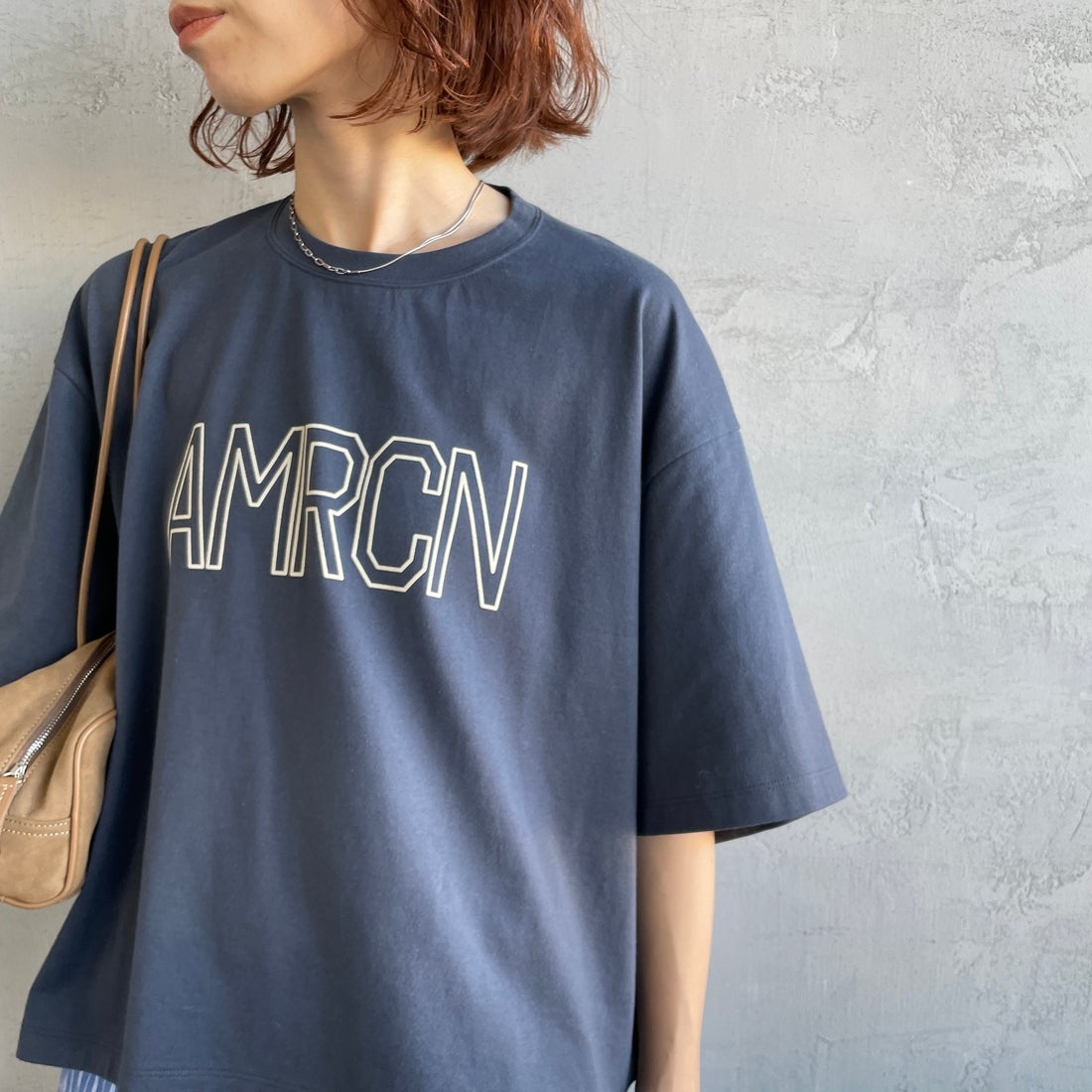 Americana × JEANS FACTORY [アメリカーナ × ジーンズファクトリー] 別注 AMRCN ショート丈フロッキープリントTシャツ [ASO-M-851-1-JF] ｽﾐｸﾛ &&モデル身長：158cm 着用サイズ：ONE SIZE&&