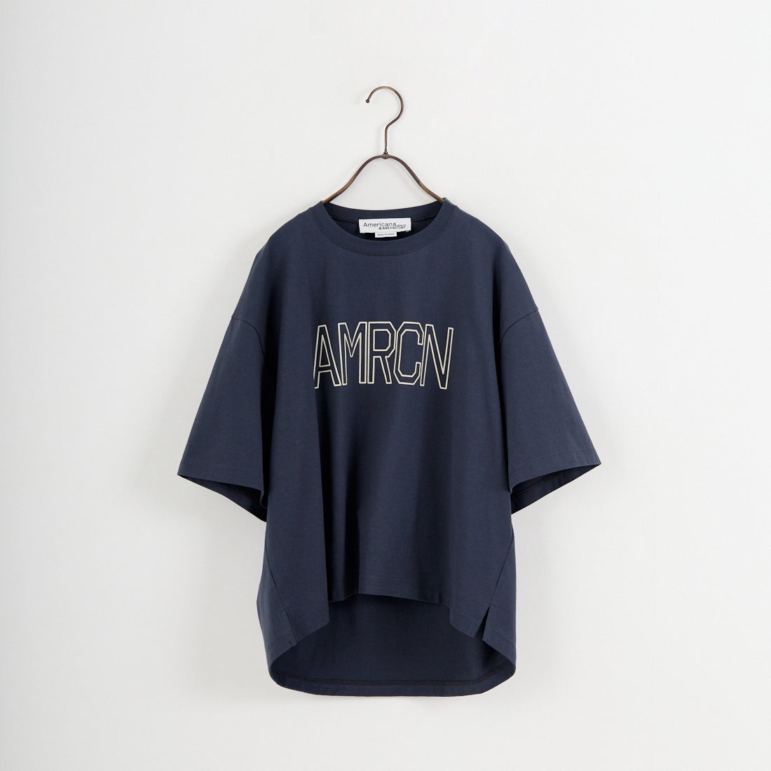 Americana × JEANS FACTORY [アメリカーナ × ジーンズファクトリー] 別注 AMRCN ショート丈フロッキープリントTシャツ [ASO-M-851-1-JF] ｽﾐｸﾛ